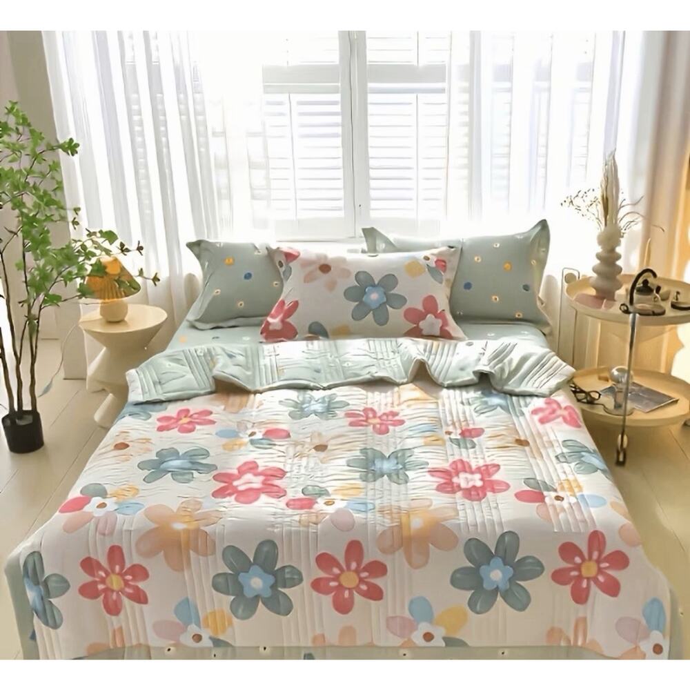 Ultra Soft Summer Quilt, Lightweight Size Full/Queen Reversible NWT